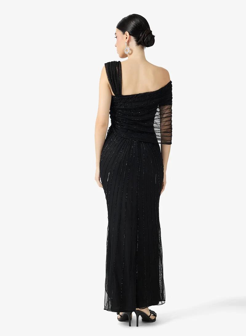 اميليا روز فستان ماكسي بكتف واحد وتفاصيل مزينة